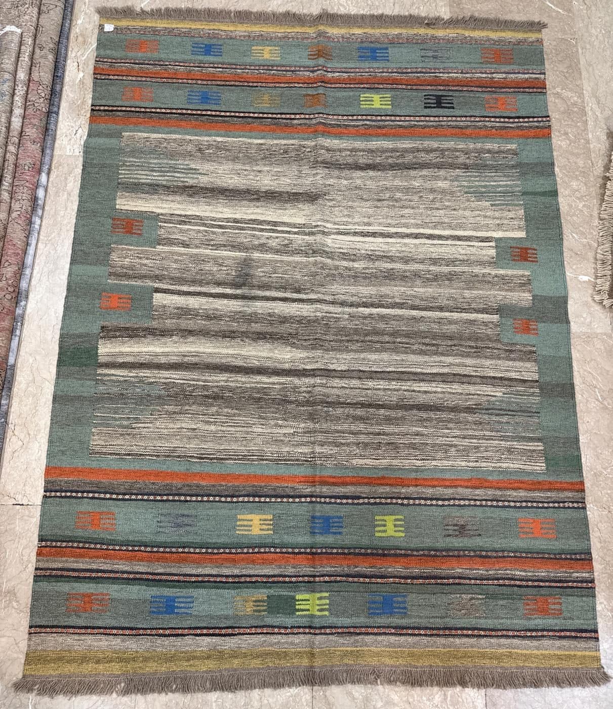 تصویر فرش گلیم دستبافت مدرن 1065 — کف ابری با شانههای رنگی — نمای 1